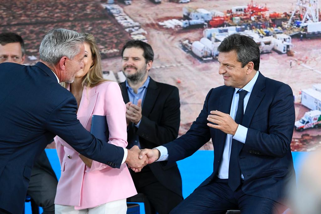 Arcioni junto a Massa en la presentación del Plan Gas.&nbsp;Ar
