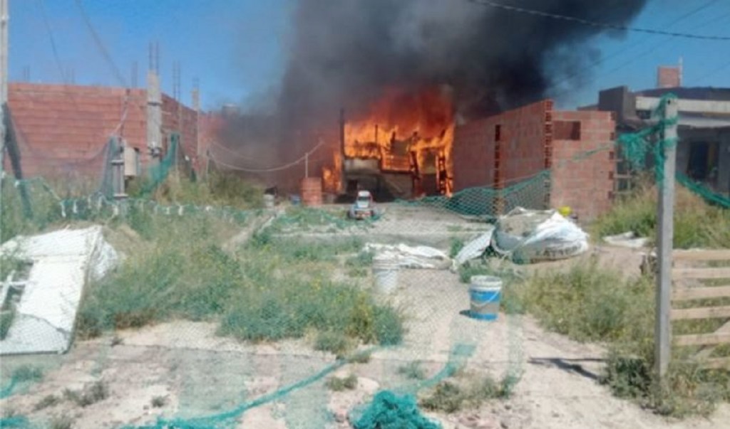 TRAGEDIA EN MADRYN: MURIÓ UNA NENA AL INCENDIARSE UNA&nbsp;VIVIENDA