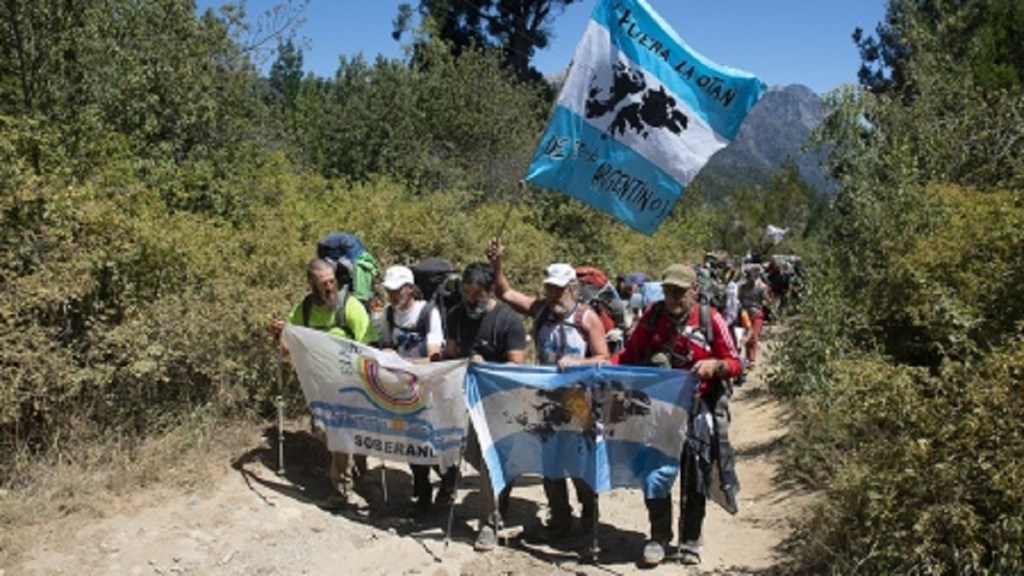 Organizaciones sociales y políticas marchan a Lago&nbsp;Escondido