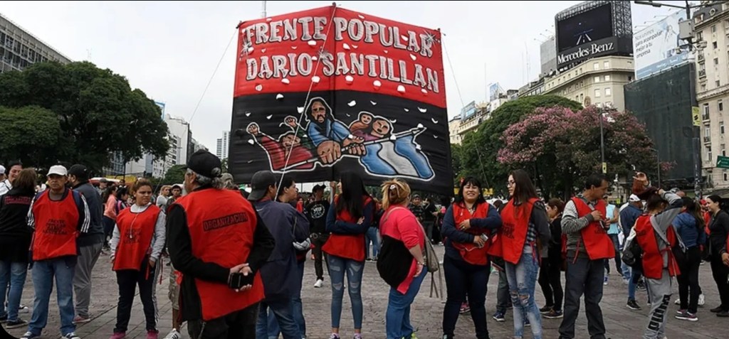 Organizaciones sociales protestan frente a&nbsp;supermercados