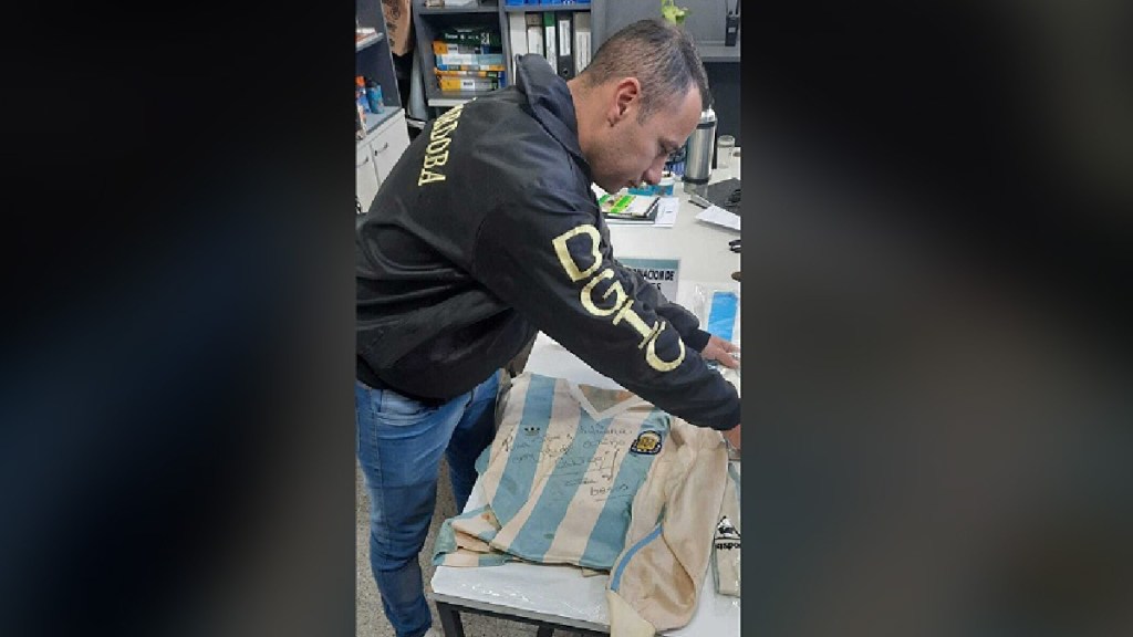 Recuperan camisetas históricas de la selección argentina usadas por Caniggia que fueron&nbsp;robadas
