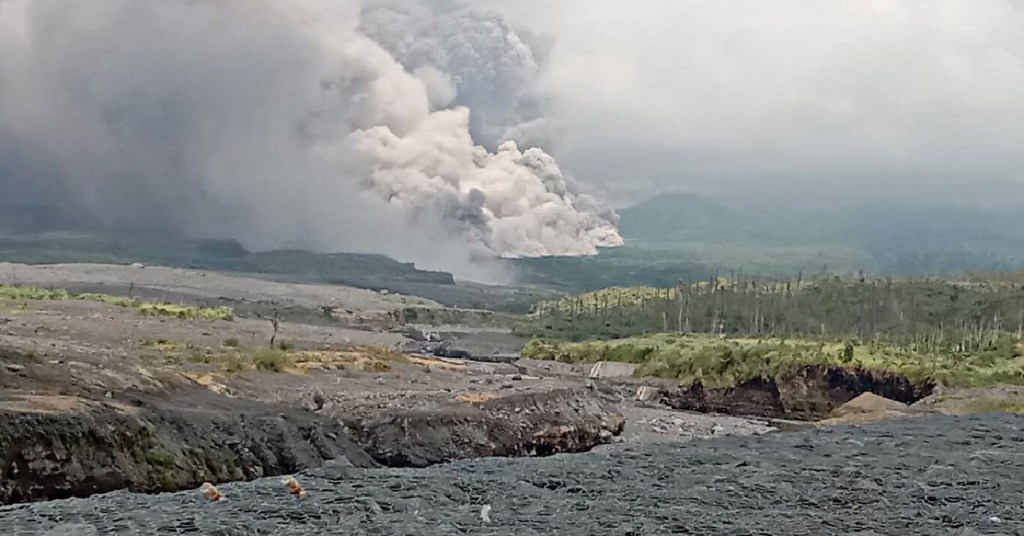 Alerta máxima y 2.000 evacuados por la erupción de un&nbsp;volcán