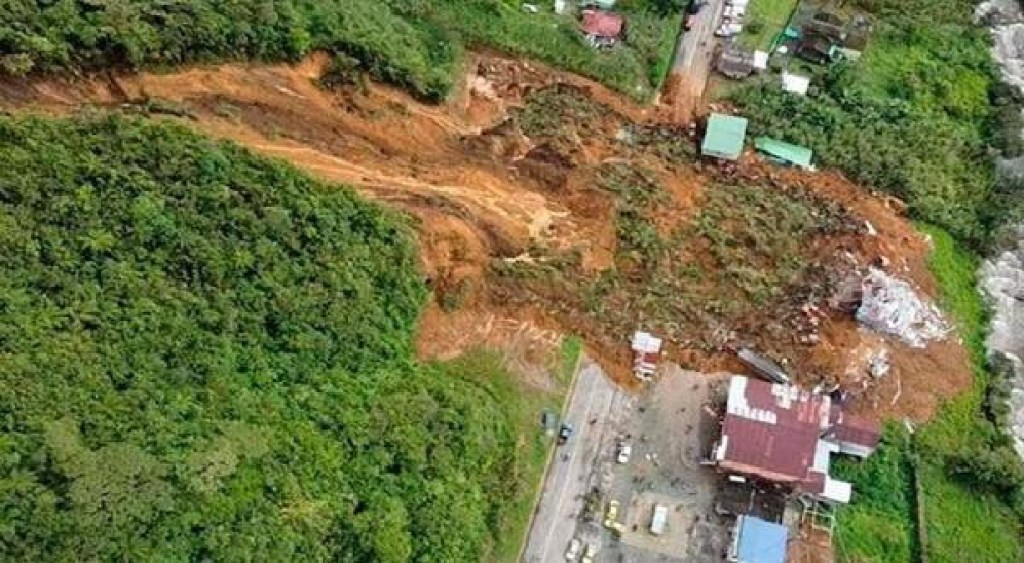 Se eleva a 27 la cantidad de muertos por un deslizamiento de&nbsp;tierra
