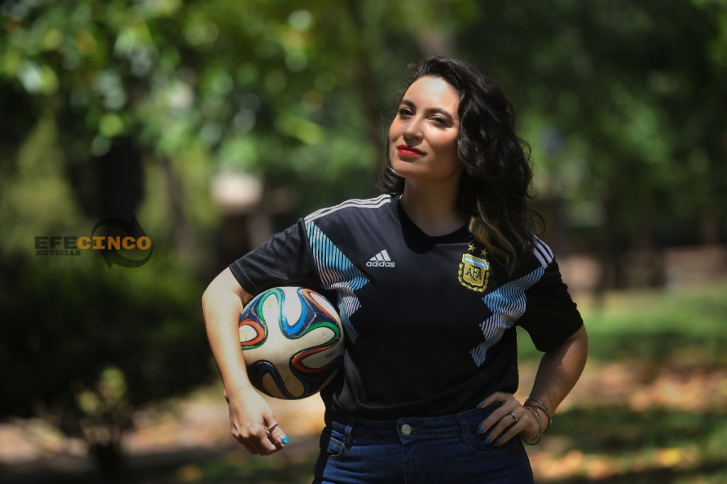Histórico: Maderna es la primera mujer en relatar el Mundial en Radio&nbsp;Nacional
