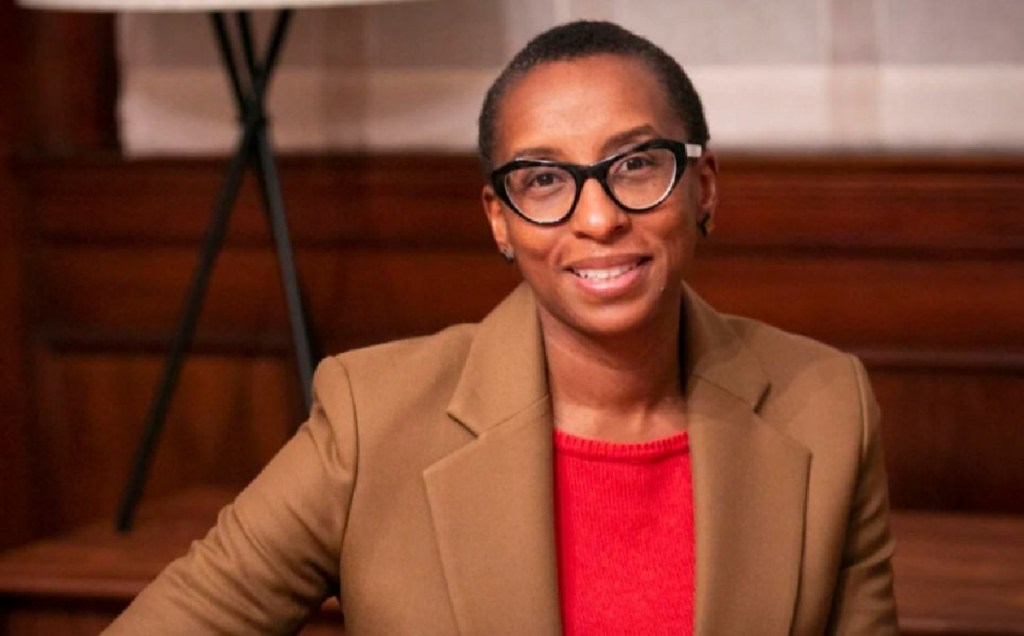 Harvard eligió por primera vez a una presidenta negra entre 600&nbsp;candidatos