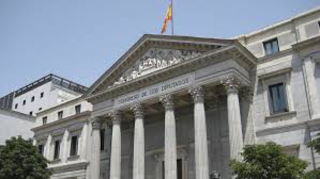 España: Aprueban ley de licencia menstrual y amplía derechos para&nbsp;abortar