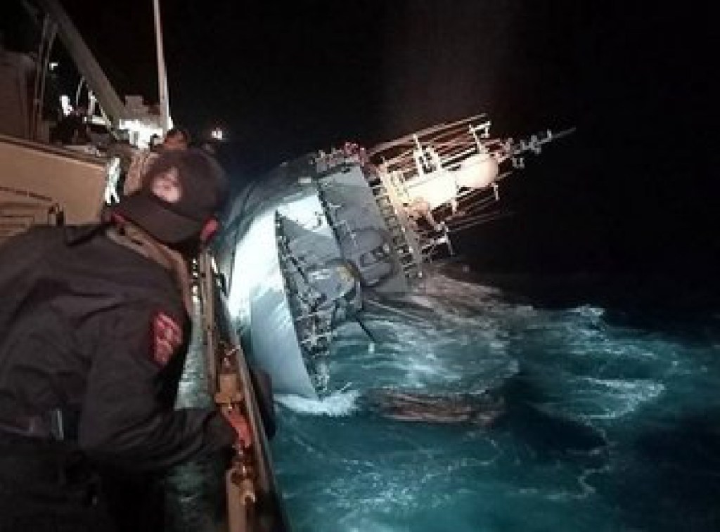 Naufragó un barco de la Marina y hay 31&nbsp;desaparecidos