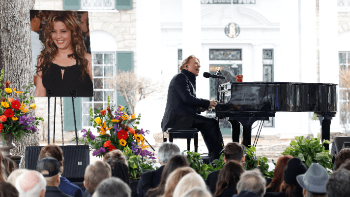 Axl Rose y Alanis Morissette cantaron en el funeral de Lisa Marie Presley en&nbsp;Graceland