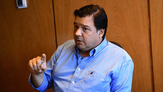 Descubrieron que ministro presentó un título profesional falso y&nbsp;renunció