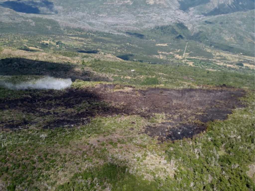 Lograron contener el incendio en cercanías del Parque Nacional “Los&nbsp;Alerces”