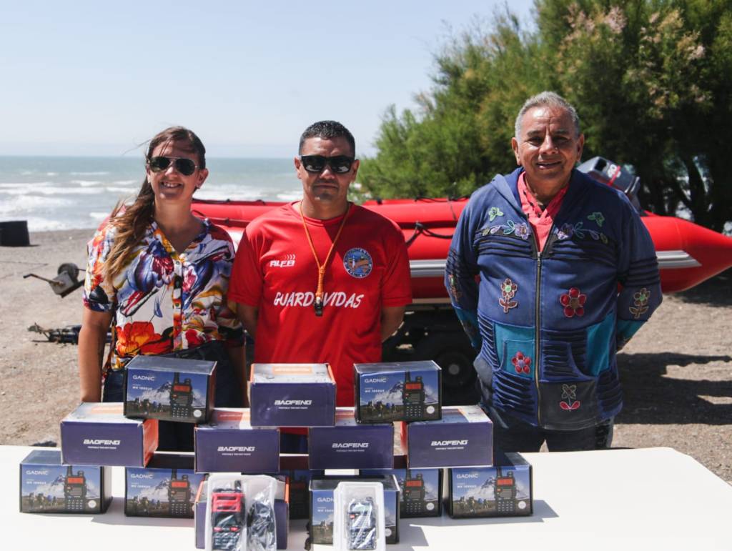 La Municipalidad aportó equipos de comunicación al Cuerpo de Guardavidas en Playa&nbsp;Unión