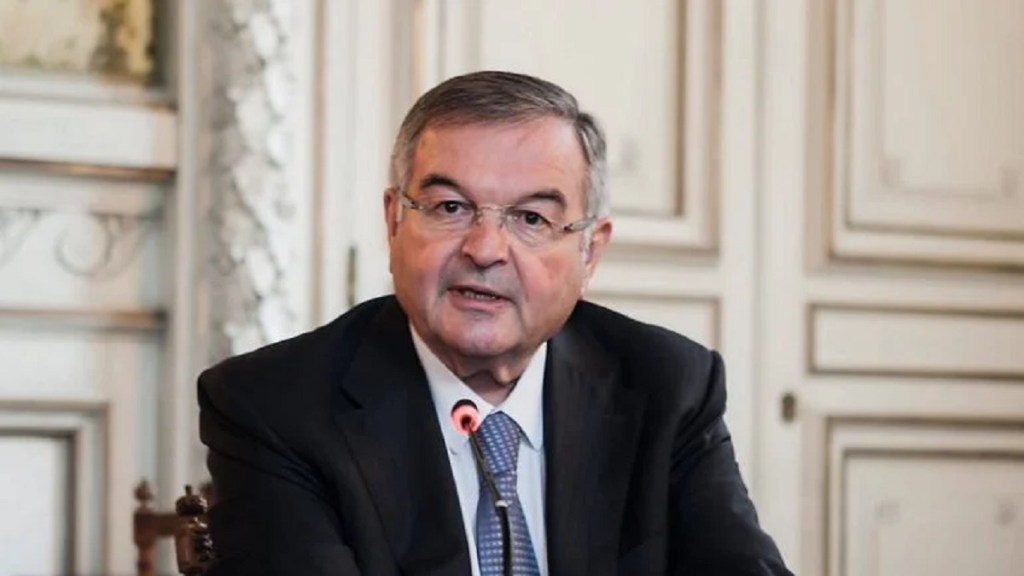 Condenan a exministro de Justicia francés por empleo ficticio de&nbsp;familiares