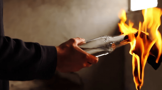 Rosario | Arrojan molotov contra una comisaría, incendian una patrulla y dejan un&nbsp;mensaje