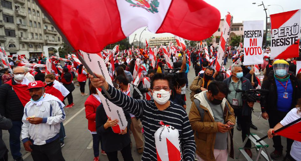 Miles de personas pidieron la renuncia de la presidenta de&nbsp;Perú