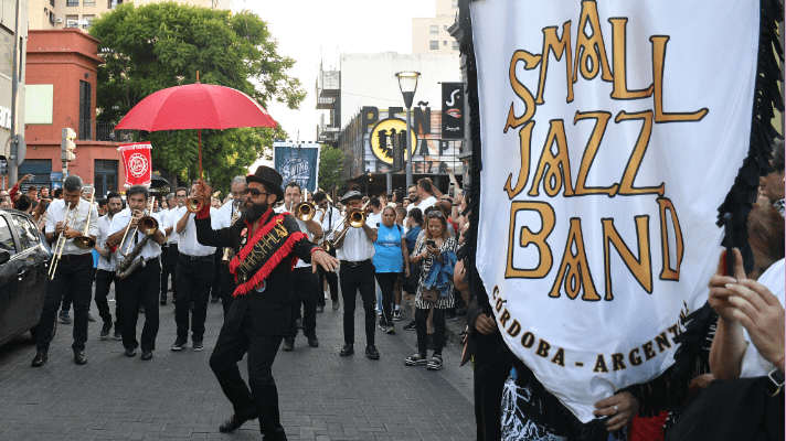 Se realiza la tercera edición de la caravana del Carnaval de Jazz en&nbsp;Córdoba