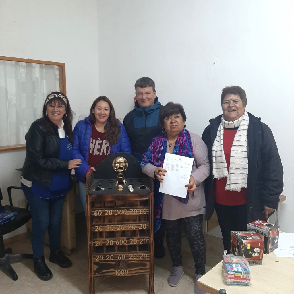 El área de Deportes municipal hizo entrega de elementos recreativos al Consejo de Adultos Mayores de&nbsp;Rawson