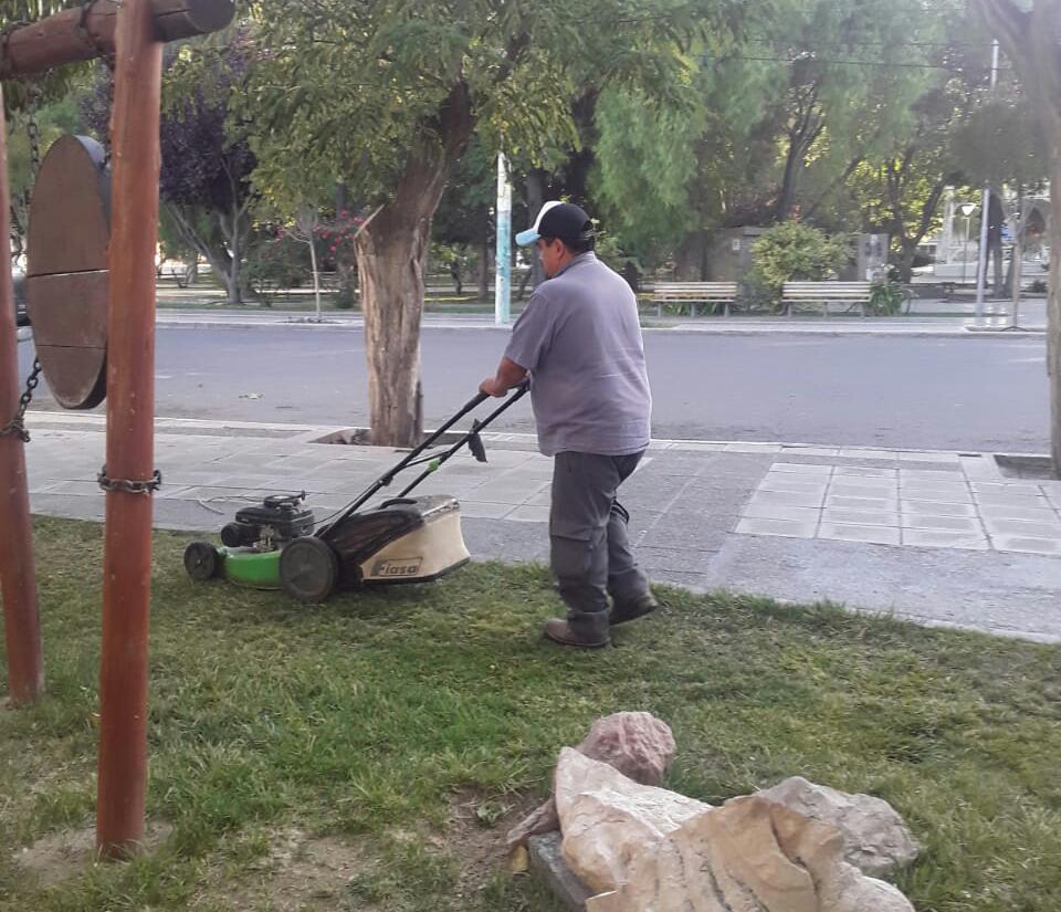 El Municipio continúa con tareas de mantenimiento y limpieza en espacios&nbsp;públicos