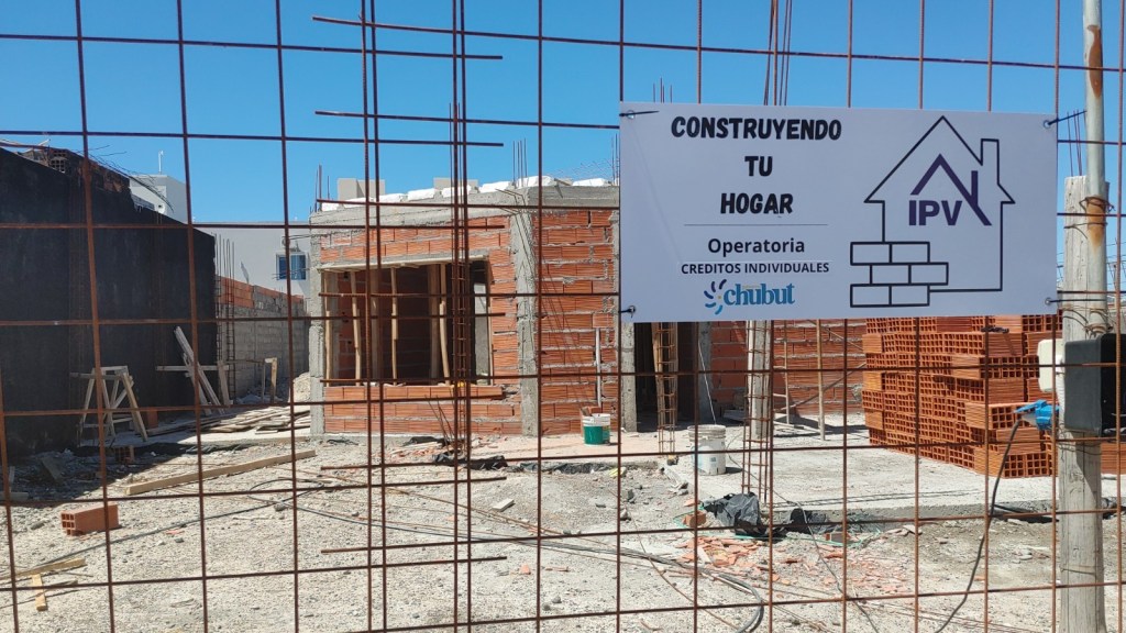 Chubut: 40 familias construyen sus hogares a través de créditos otorgados por el&nbsp;IPVyDU