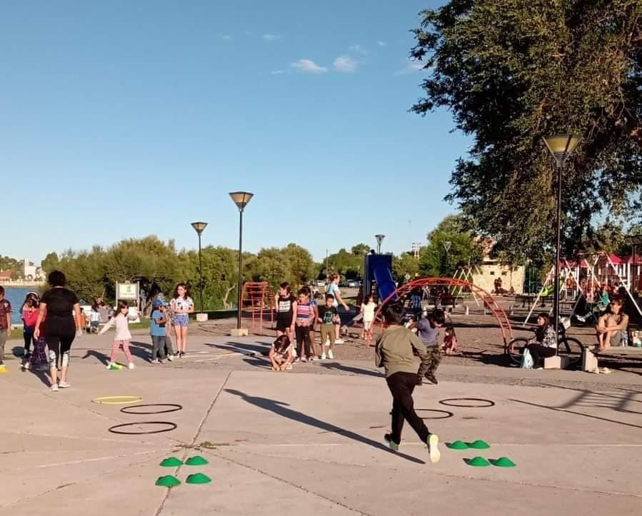 Monitores de Actividad Física en la Pista Municipal de Atletismo de&nbsp;Trelew