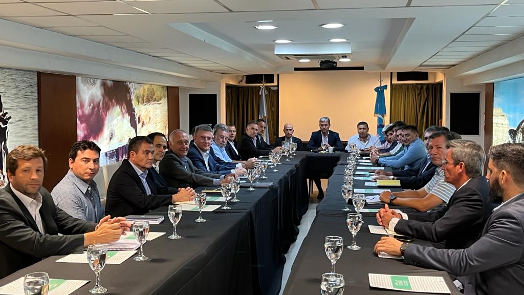 Provincia mantuvo una reunión con operadoras y sindicatos petroleros, y avanzan en propuestas conjuntas para enfrentar la situación del&nbsp;sector