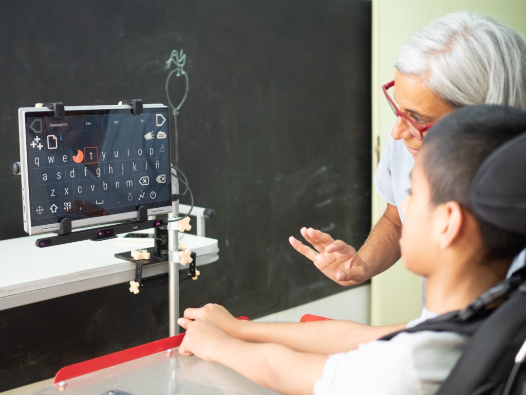 Diseñan en Chubut una estación de comunicación para personas con&nbsp;discapacidad