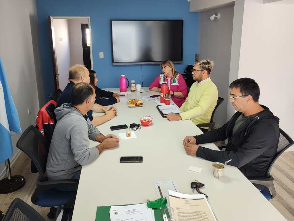 Provincia se reunió con la Federación Chubutense de Bomberos Voluntarios para delinear acciones en materia de género y&nbsp;diversidad