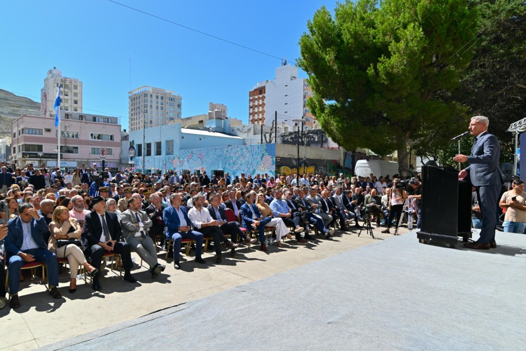 Multitudinario acto en el aniversario de Comodoro&nbsp;Rivadavia