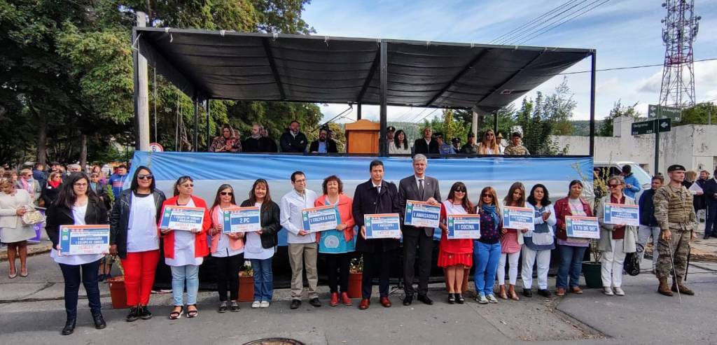 Esquel celebró su 117° aniversario con un colorido desfile cívico&nbsp;militar