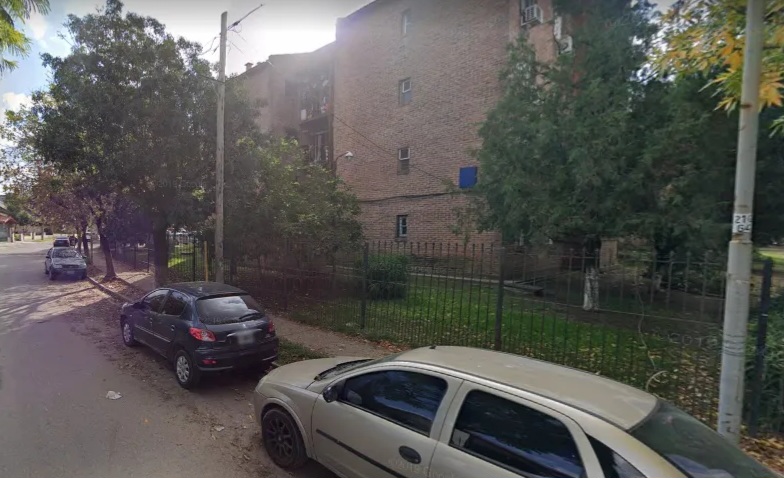 Mujer muere tras ser atacada a tiros y puñaladas frente a su&nbsp;domicilio