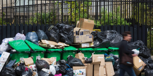 Recolectores de basura continuarán la huelga en París contra la reforma&nbsp;jubilatoria
