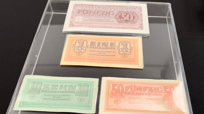 La Aduana entrega billetes del nazismo al museo del Holocausto de Buenos&nbsp;Aires