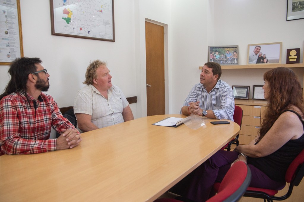 Biss se reunió con artista galés que proyecta realizar en Rawson una construcción para homenajear a los inmigrantes de&nbsp;1865