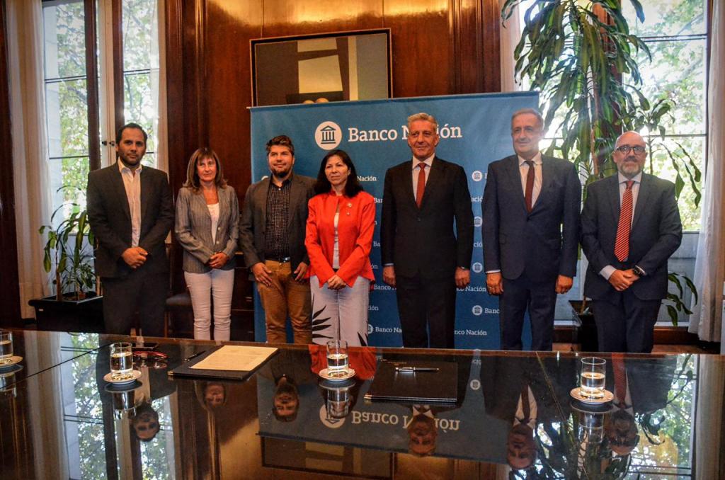 Arcioni firmó un convenio con el Banco Nación para financiar los emprendimientos turísticos chubutenses a tasa&nbsp;subsidiada