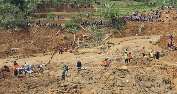 Ya son 30 los muertos por deslizamiento de tierras y lluvias torrenciales en&nbsp;Indonesia