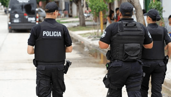 Rosario | Fuerzas federales y provinciales custodian casas de familiares de Maximo&nbsp;Gerez