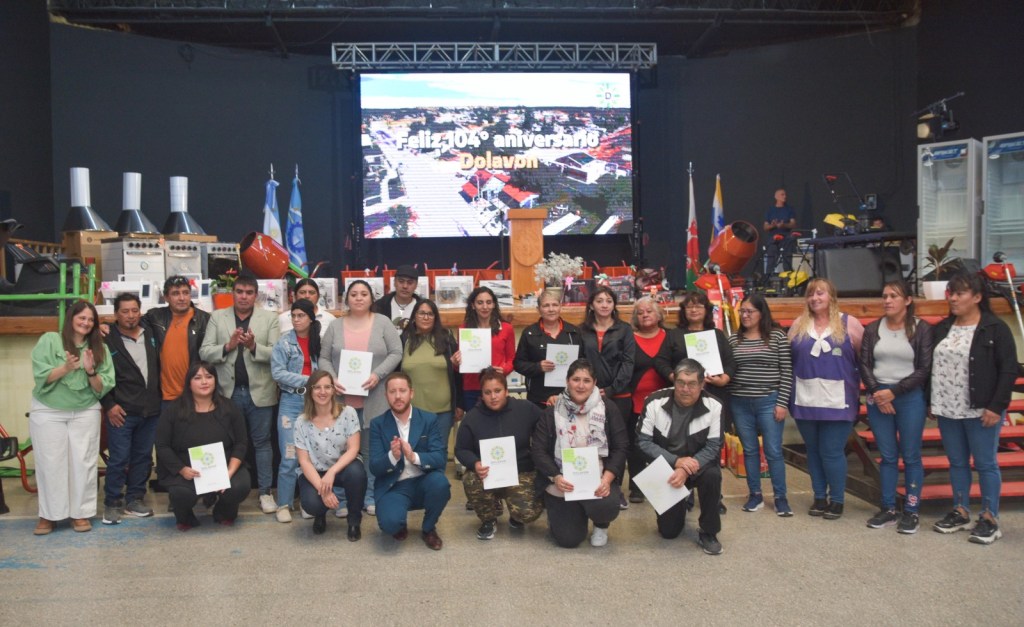 Dolavon festejó sus 104 años de historia con reconocimientos, firma de convenios y entrega de herramientas para&nbsp;PyMEs