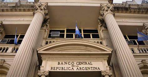 REPO, préstamo REPO, Javier Milei, Banco Central, BOPREAL, reservas internacionales, financiamiento, Santander, Wall Street, economía argentina, riesgo país, tasa de interés, BCRA, deuda externa, mercado financiero, crisis económica, deuda pública, Argentina, Javier Milei, FMI, deuda en dólares, inflación CER, Secretaría de Finanzas, Producto Bruto Interno, exportadores, Banco Central, deuda externa, FMI Argentina, 2024, finanzas públicas, deuda en pesos, Banco Central, reservas del BCRA, pérdida de reservas, julio 2024, economía argentina, intervención cambiaria, pagos de deuda, venta neta de reservas, presión financiera, estabilidad económica, BCRA, mercado cambiario, bopreales, fin de mes, nivel más bajo desde enero