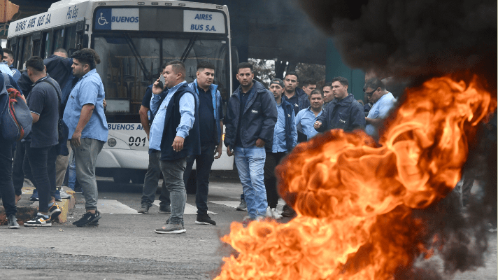 Asesinan a un chofer de un tiro en el pecho durante un asalto en un colectivo en Virrey del&nbsp;Pino