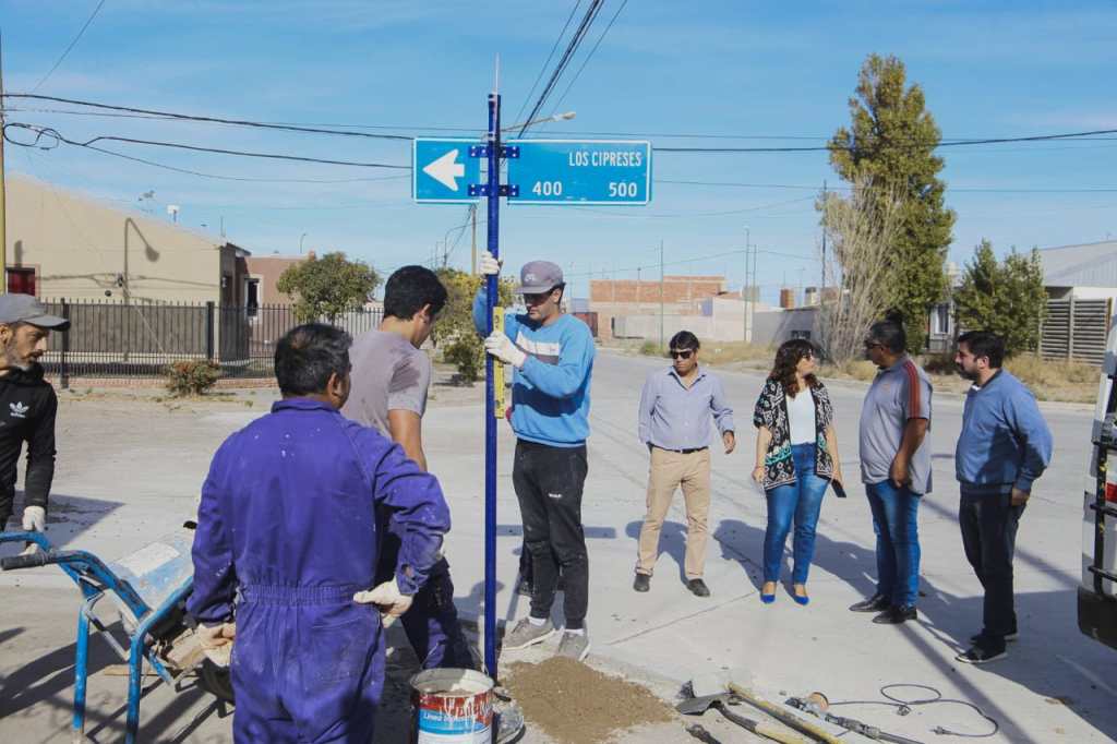 La Municipalidad de Rawson comenzó con la colocación de carteles para identificar las calles del Área&nbsp;23