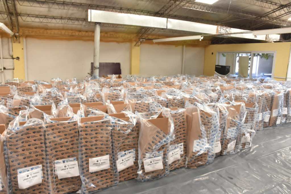 Trelew: El Tribunal Electoral Municipal y el Correo Argentino mostraron las urnas y explicaron cómo será el proceso electoral del 16 de abril 