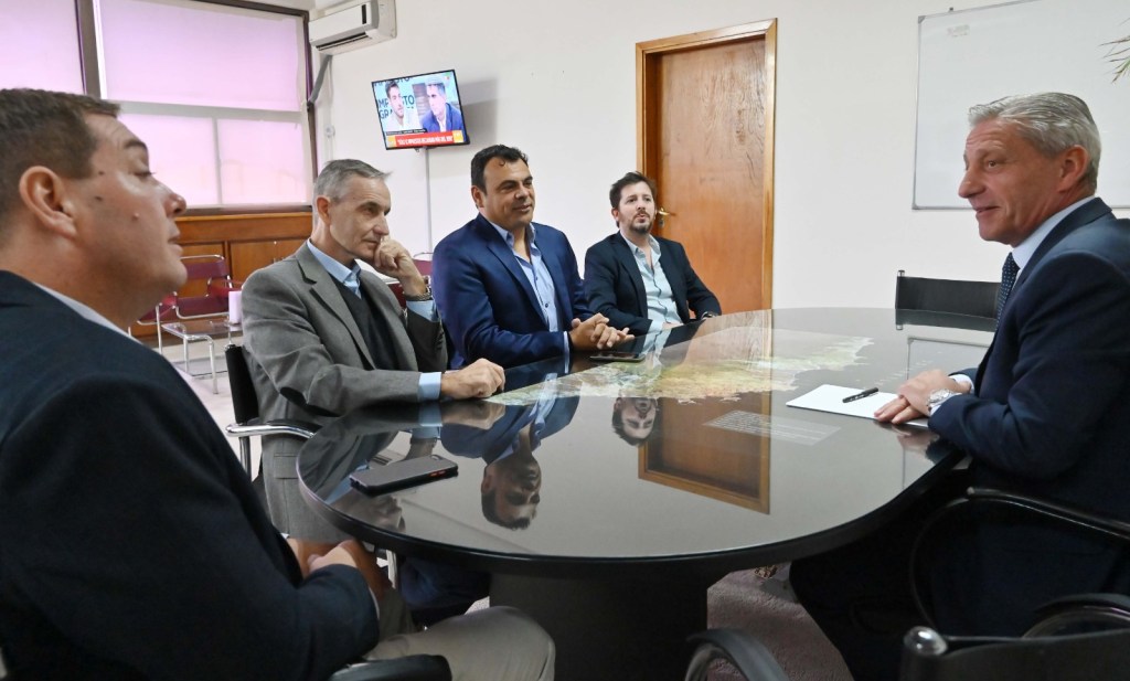 Arcioni recibió a miembros de la empresa Petroleros Sudamericanos, quienes proyectan la construcción de un Parque Eólico en&nbsp;Rawson