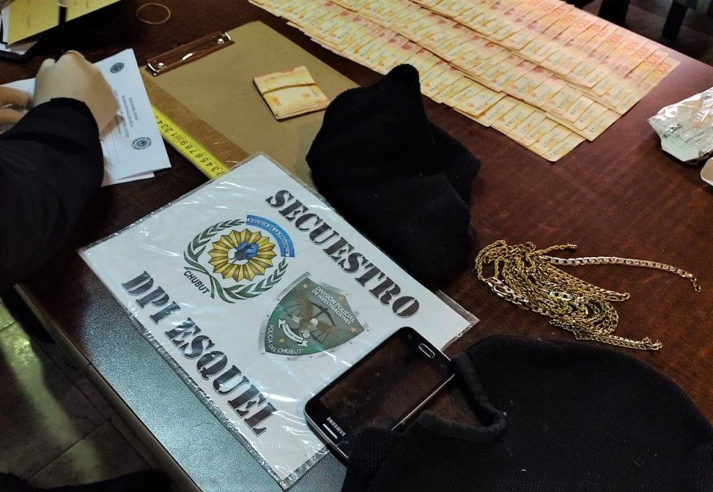 La Policía del Chubut realizó allanamientos y esclarece el robo a joyería de&nbsp;Esquel