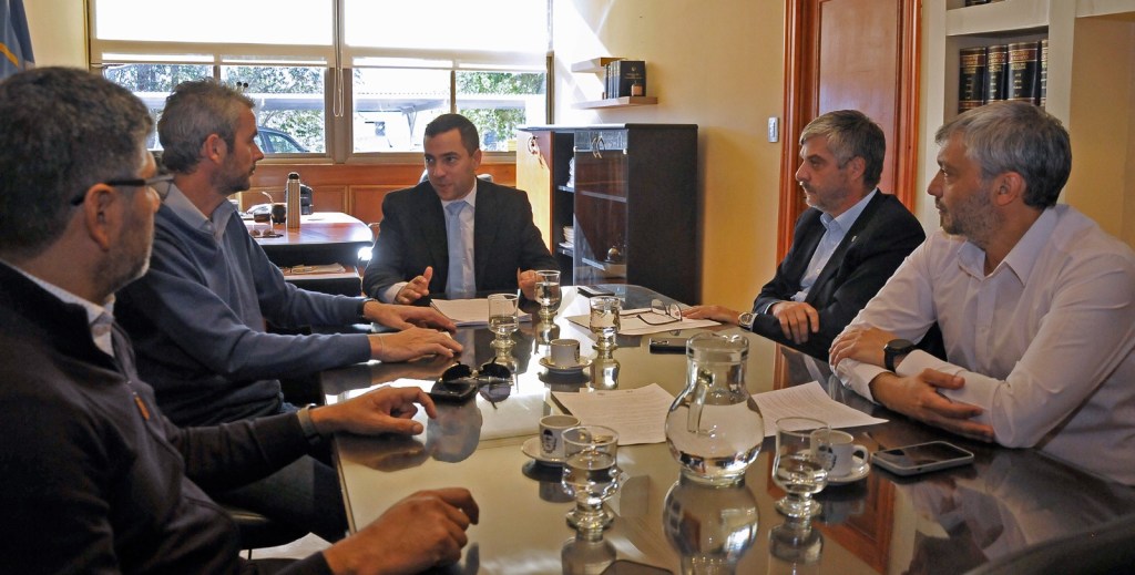 Fiscalía de Estado iniciará acciones judiciales para que se remueva al buque pesquero varado en el lecho del río&nbsp;Chubut