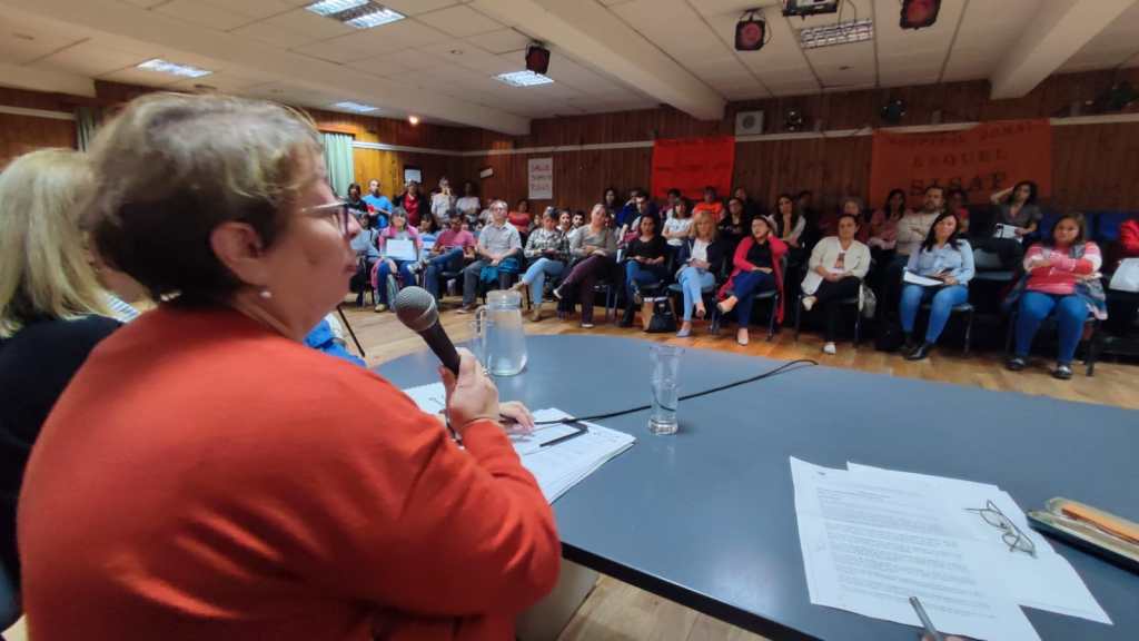 Hospital de Esquel: Provincia entregó equipos informáticos para implementar la Historia de Salud&nbsp;Integrada