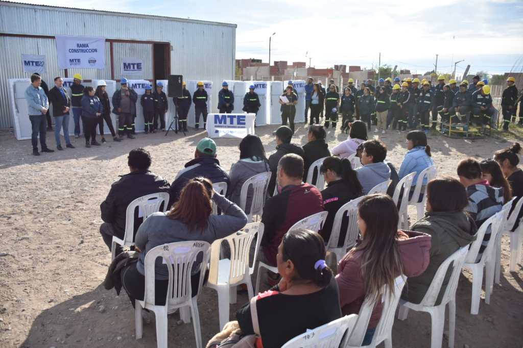 Maderna entregó electrodomésticos a beneficiarios del final de obras eléctricas y de agua en&nbsp;Moreira