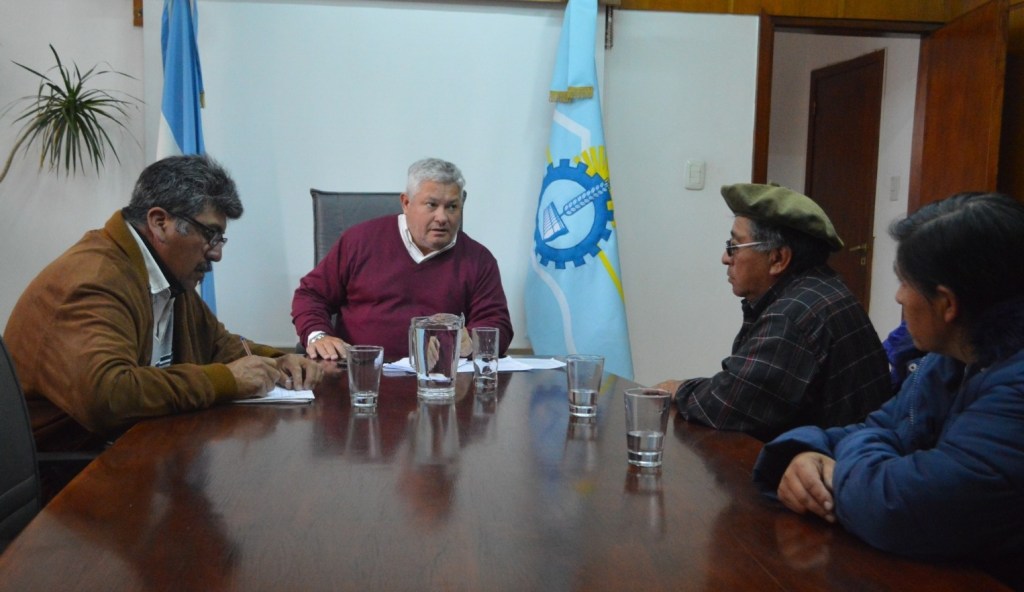 Provincia entregó aporte económico para la construcción de invernáculo comunitario destinado a las comunidades de Chacay Oeste y Laguna&nbsp;Fría