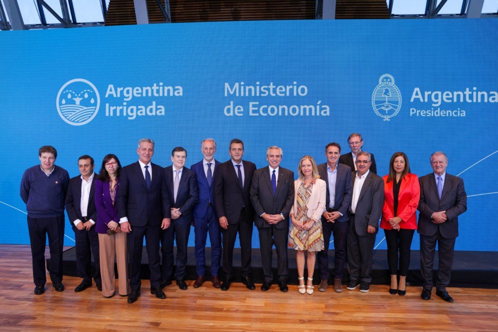 Arcioni acompañó a Alberto Fernández y Sergio Massa en la presentación del Plan Integral Argentina&nbsp;Irrigada