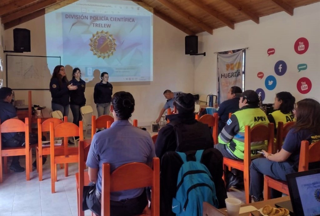 La Policía del Chubut capacitó a instituciones de Paso de Indios en técnicas de investigación&nbsp;criminal