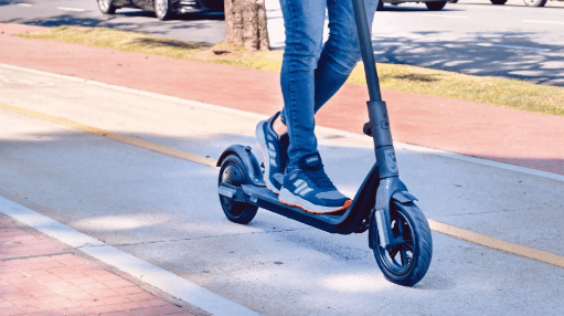 La población de París rechazó el alquiler de monopatines&nbsp;eléctricos