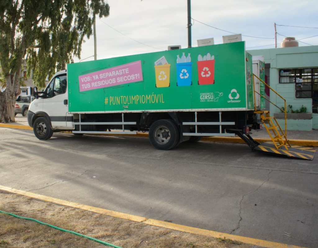 El Punto Limpio Móvil continúa recibiendo residuos electrónicos en Playa&nbsp;Unión